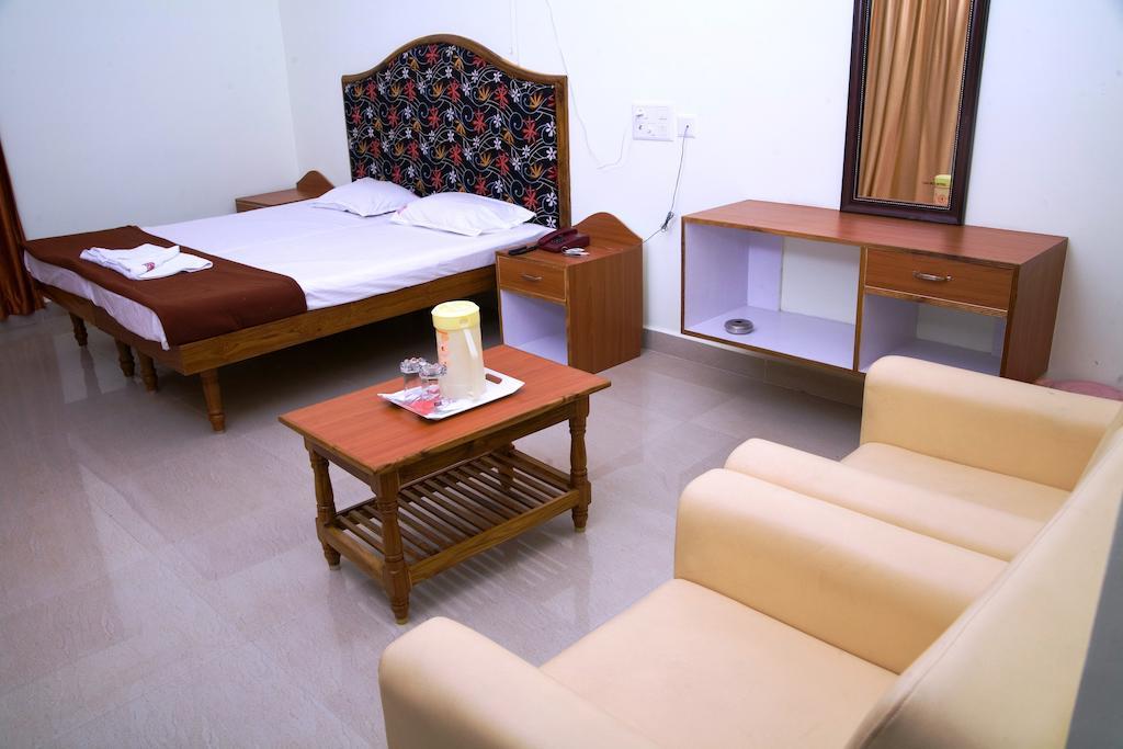 Vihas Inn Tirupati Bagian luar foto